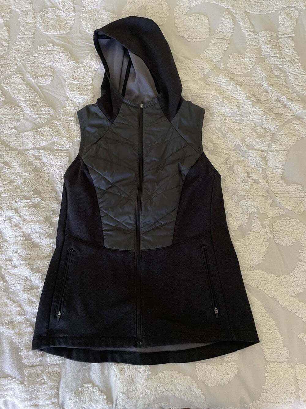 The North Face Flashdry Women’s Size M Full Zip Hooded Quilted Vest Black Gray